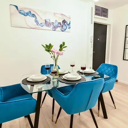 Center By Alia Apartment