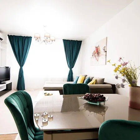 Center By Alia Apartment *