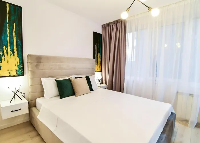 Center * ブカレスト